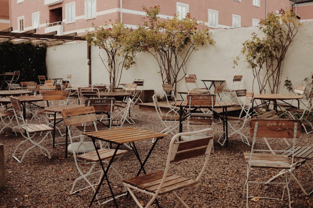 How to Level Crushed Stone for a Patio